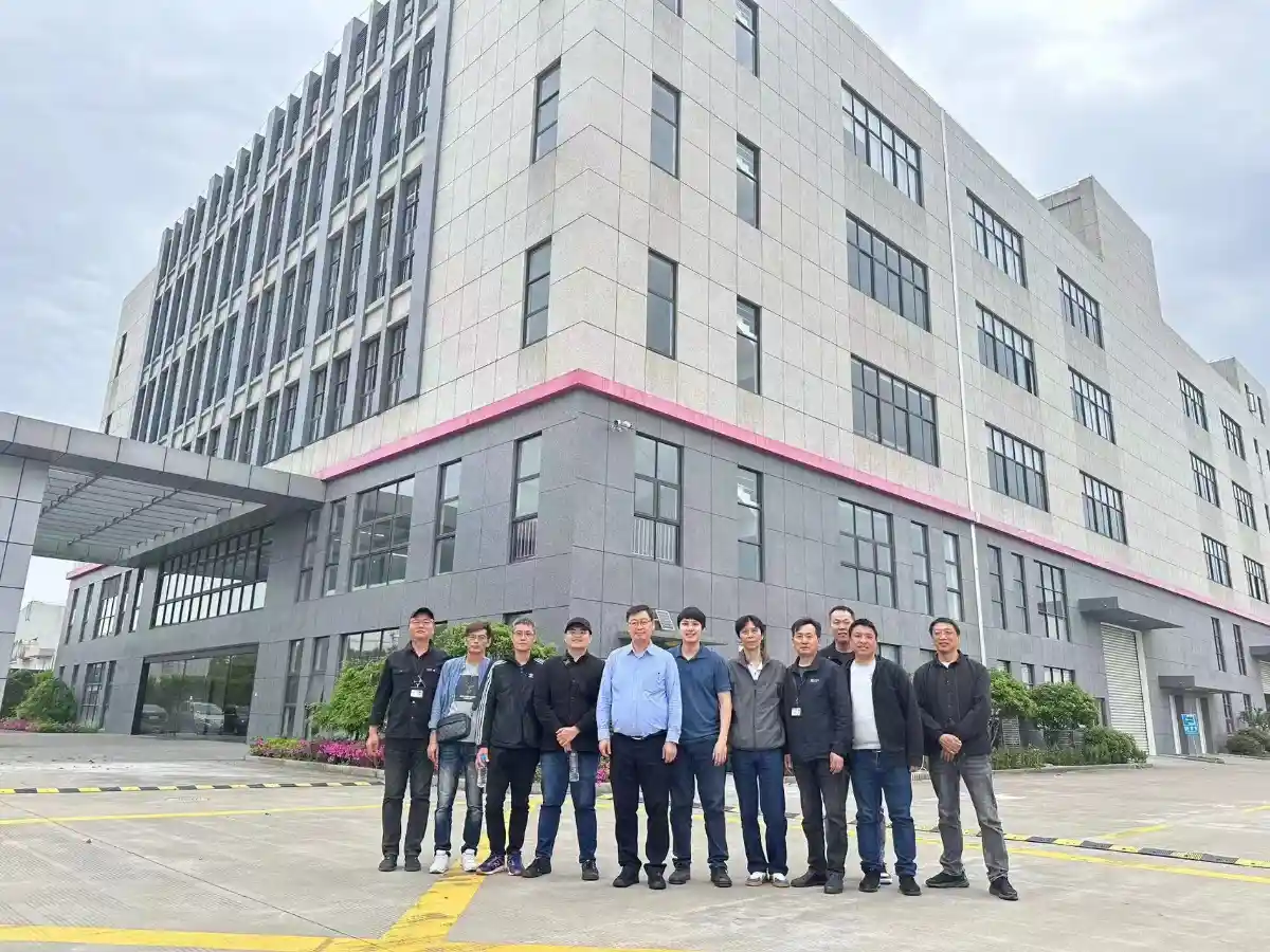 HCF華江發塑膠股份有限公司的上海工廠的所有者和員工